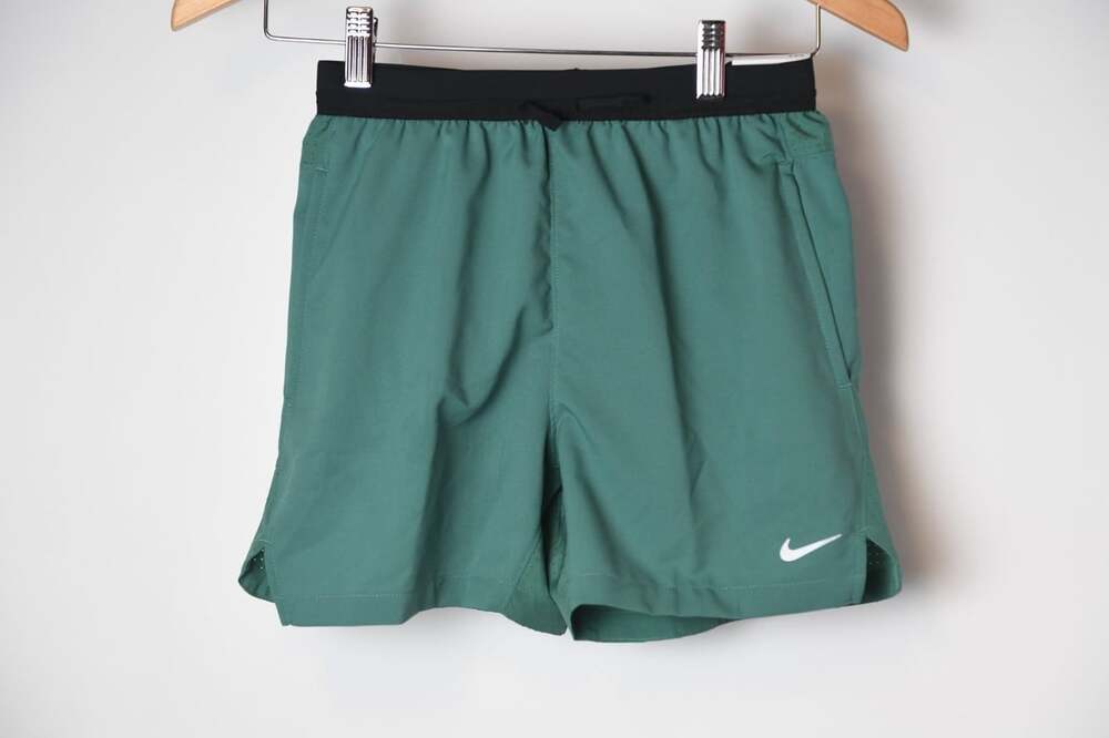 Nike Shorts Kids Girls Size M Green Standard Fit NEW